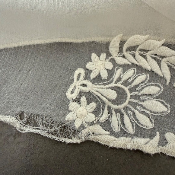 ALEXIS, ivory gown - Picture 13 of 13